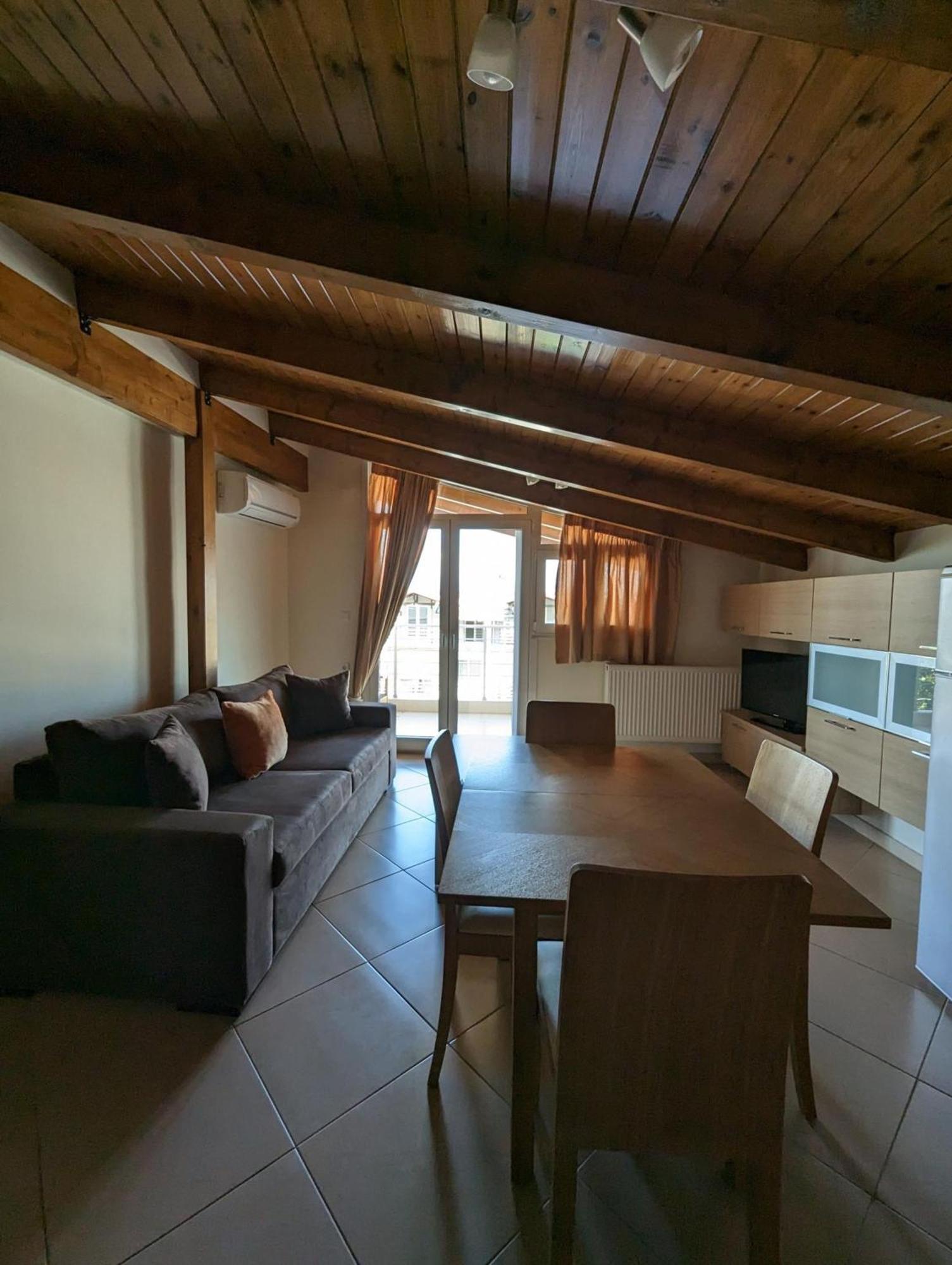 Samaras Apartments In Kamena Vourla Luaran gambar